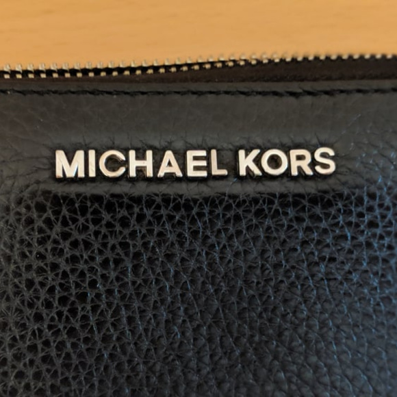 Michael Kors Jet Set Travel Continental Wristlet - Picture 5 of 5